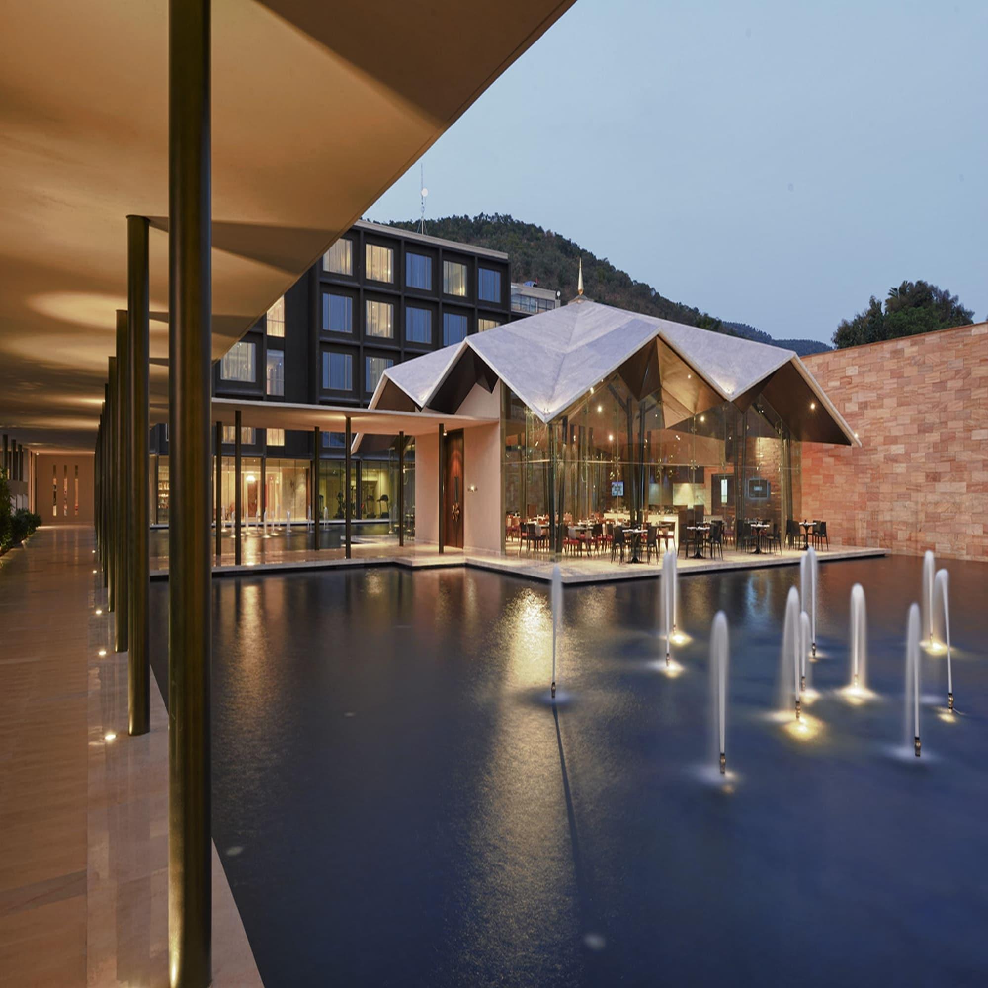 فندق ماراسا ساروفار بريميير تيروباتي المظهر الخارجي الصورة The resort's lobby