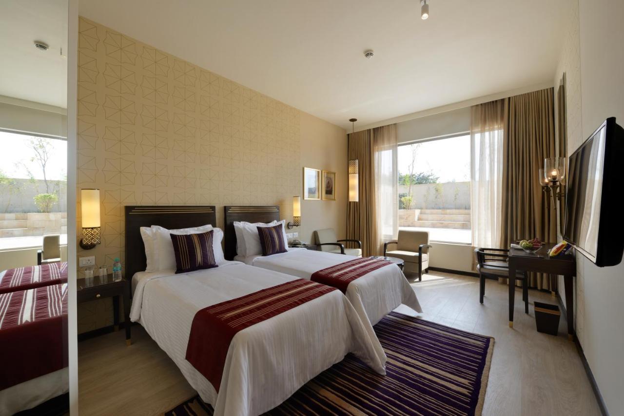 فندق ماراسا ساروفار بريميير تيروباتي المظهر الخارجي الصورة A room at the Taj Bengal