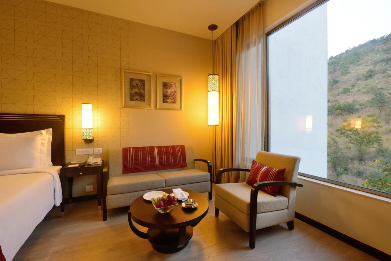 فندق ماراسا ساروفار بريميير تيروباتي المظهر الخارجي الصورة A room at the Taj Bengal