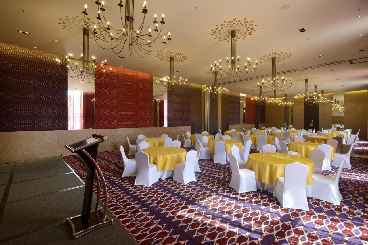 فندق ماراسا ساروفار بريميير تيروباتي المظهر الخارجي الصورة The ballroom