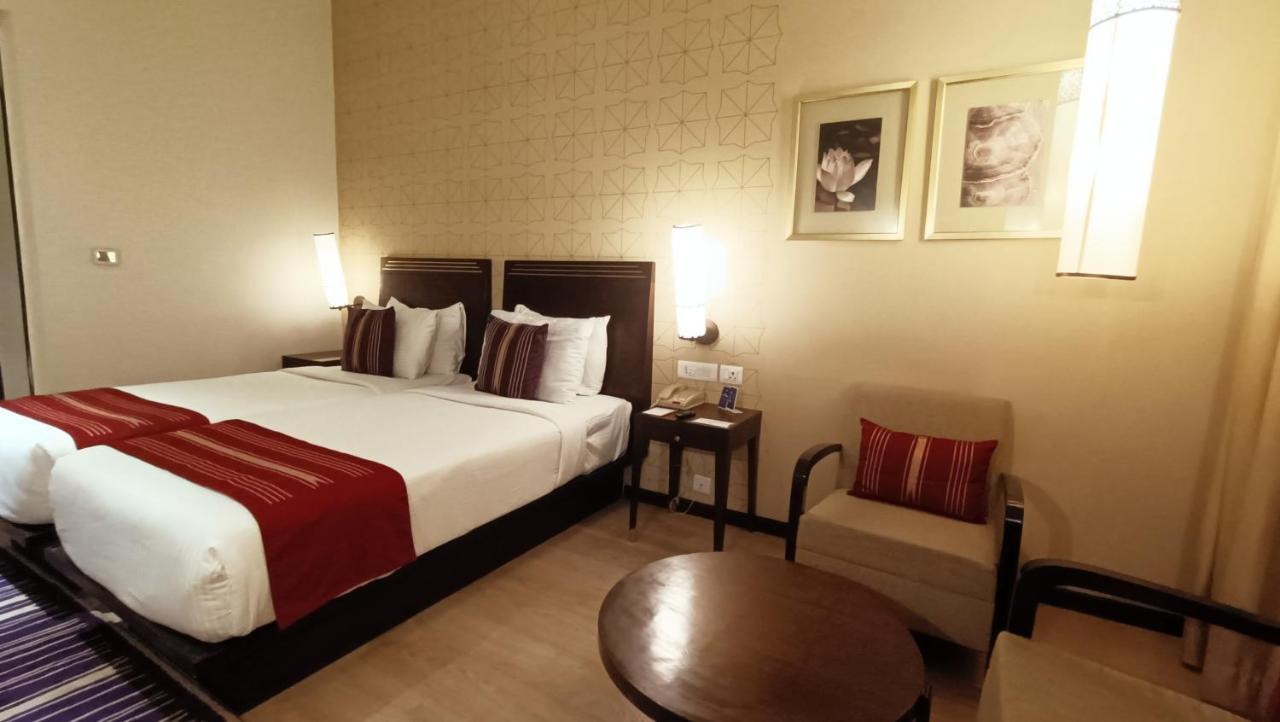 فندق ماراسا ساروفار بريميير تيروباتي المظهر الخارجي الصورة A room at the Taj Bengal