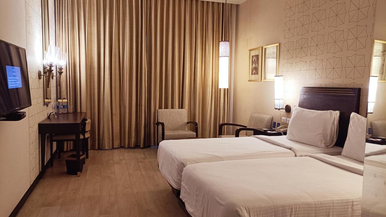 فندق ماراسا ساروفار بريميير تيروباتي المظهر الخارجي الصورة A room at the Taj Bengal