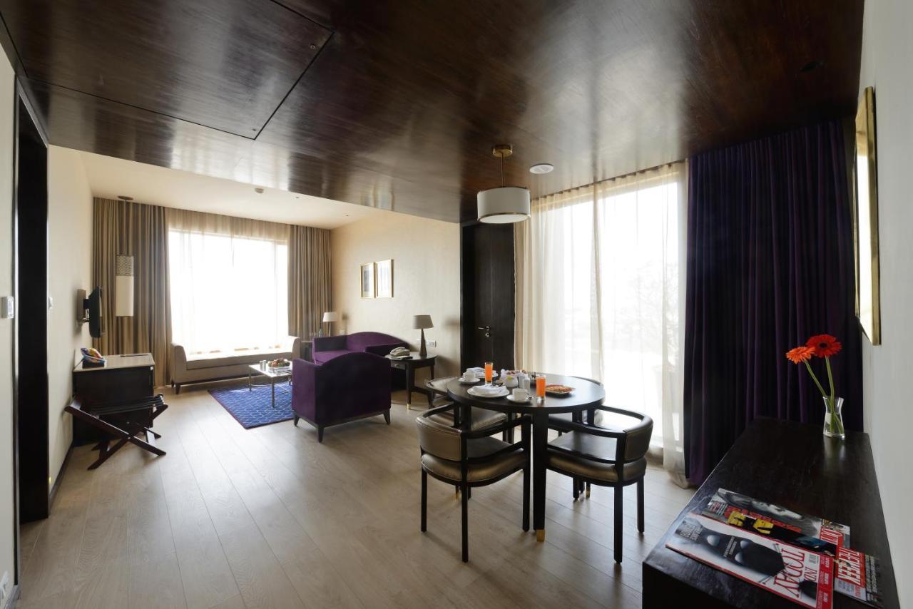 فندق ماراسا ساروفار بريميير تيروباتي الغرفة الصورة Suite at the Park