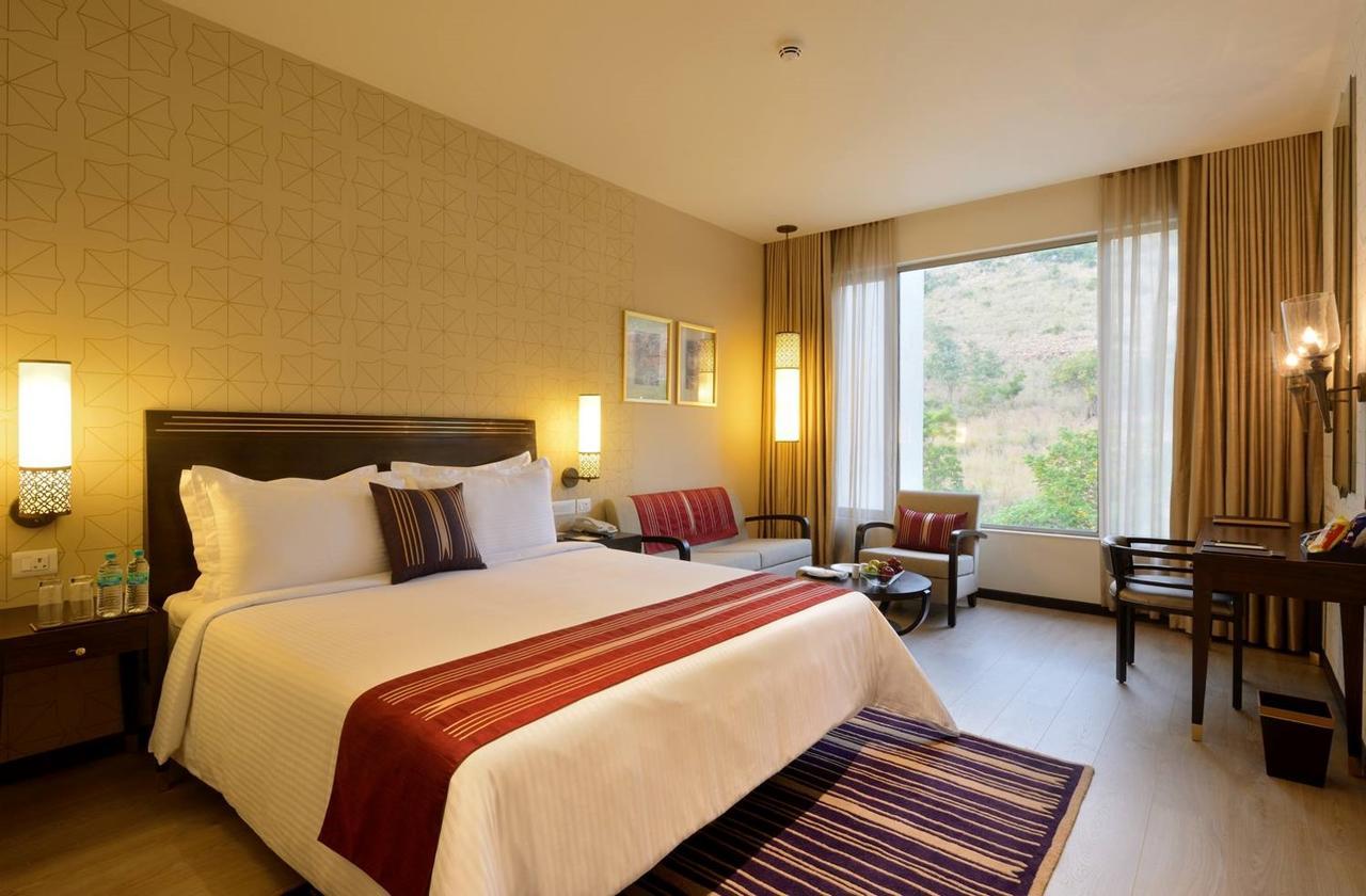 فندق ماراسا ساروفار بريميير تيروباتي المظهر الخارجي الصورة A room at the Taj Bengal