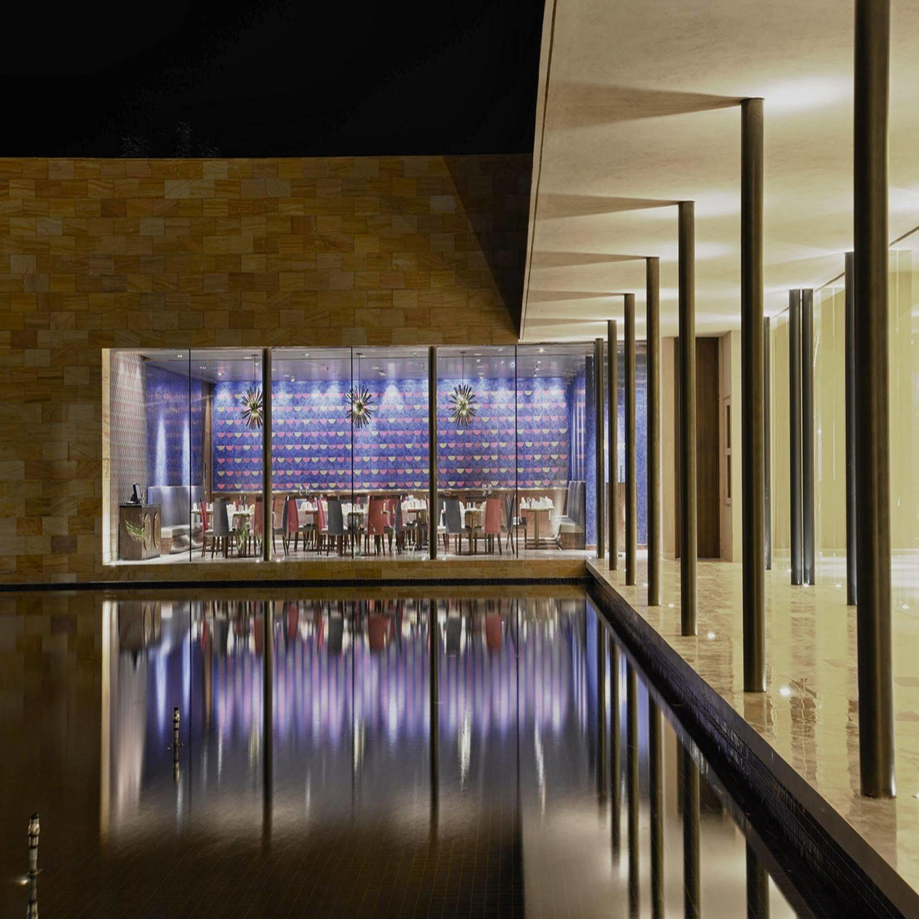 فندق ماراسا ساروفار بريميير تيروباتي المظهر الخارجي الصورة The interior of the hotel