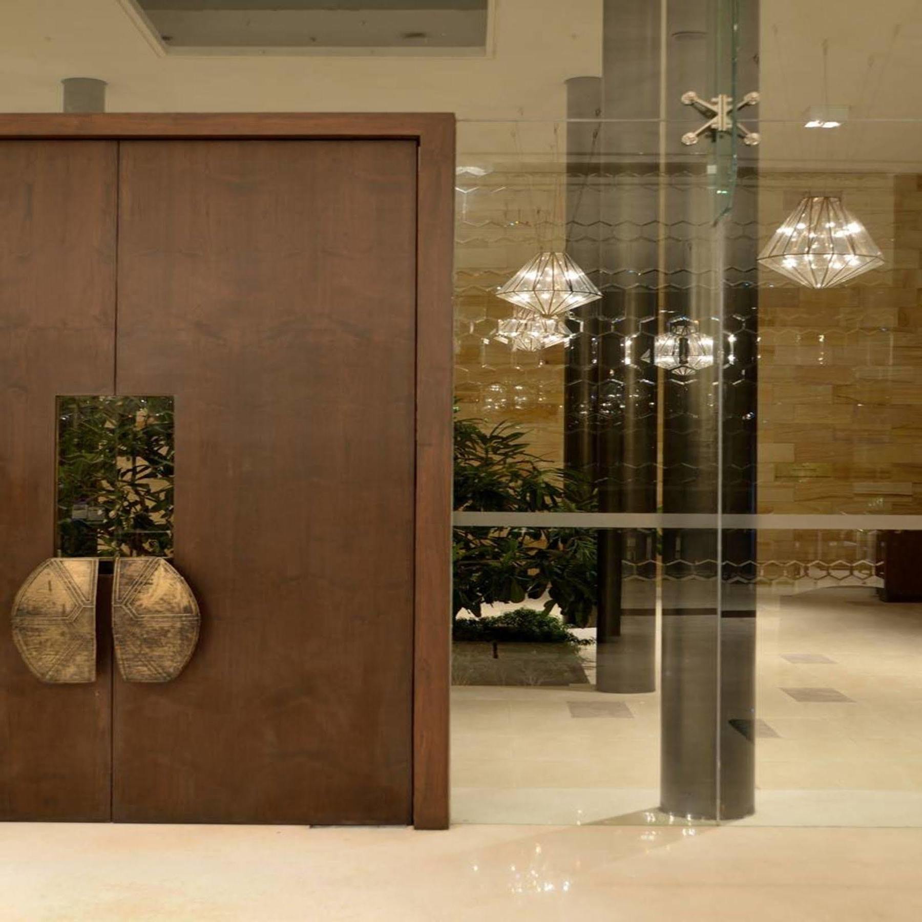 فندق ماراسا ساروفار بريميير تيروباتي المظهر الخارجي الصورة Entrance to the hotel