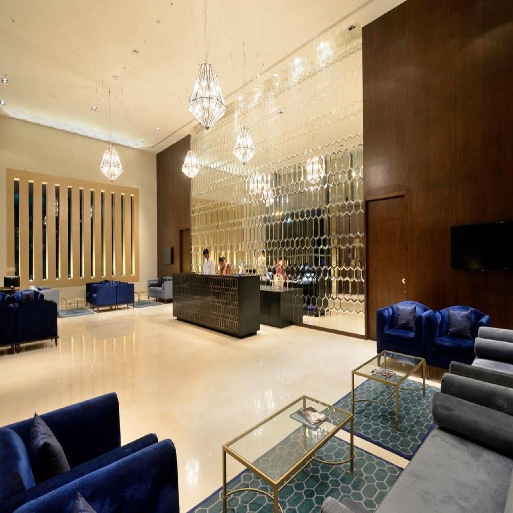 فندق ماراسا ساروفار بريميير تيروباتي المظهر الخارجي الصورة The lobby of the hotel