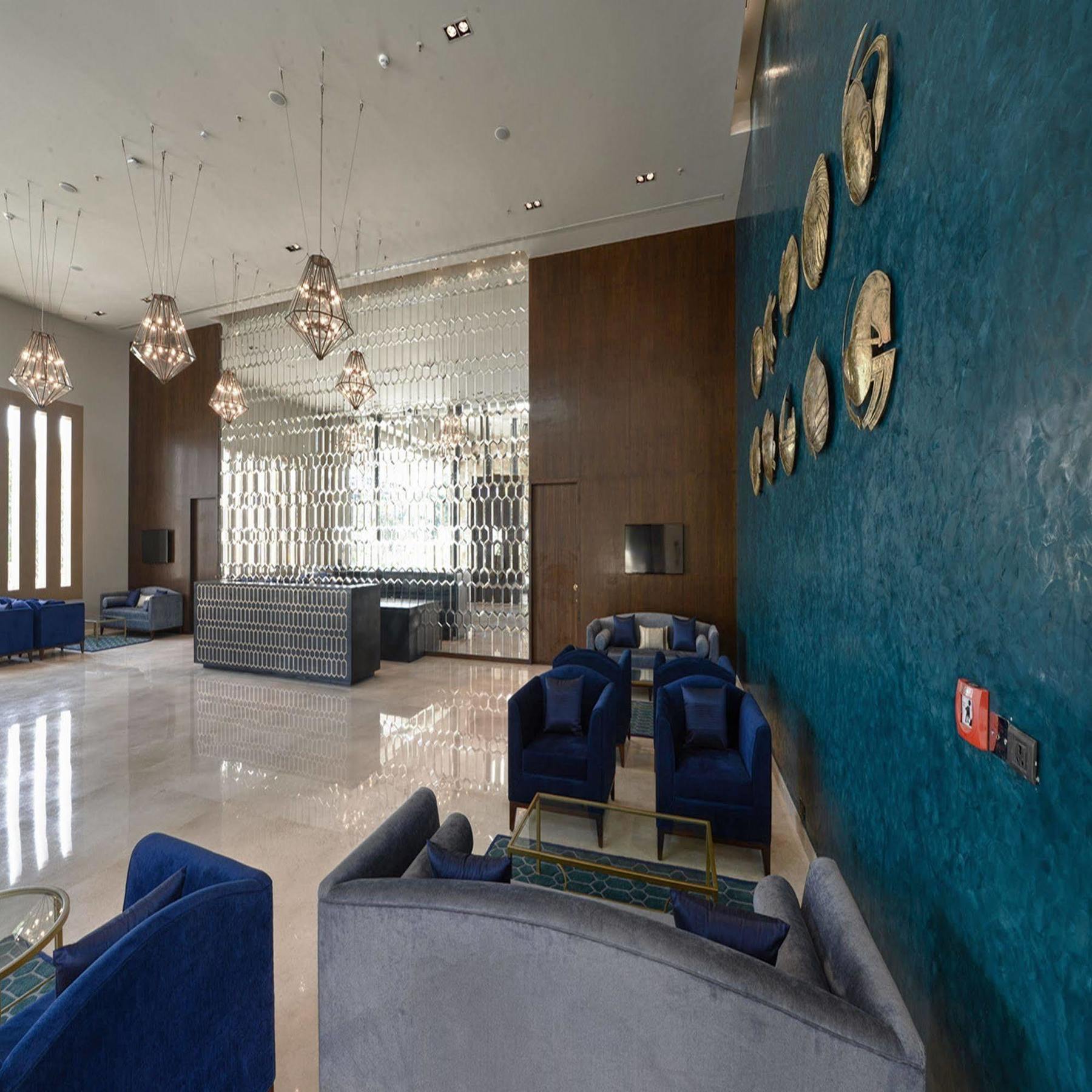 فندق ماراسا ساروفار بريميير تيروباتي المظهر الخارجي الصورة The lobby of the hotel
