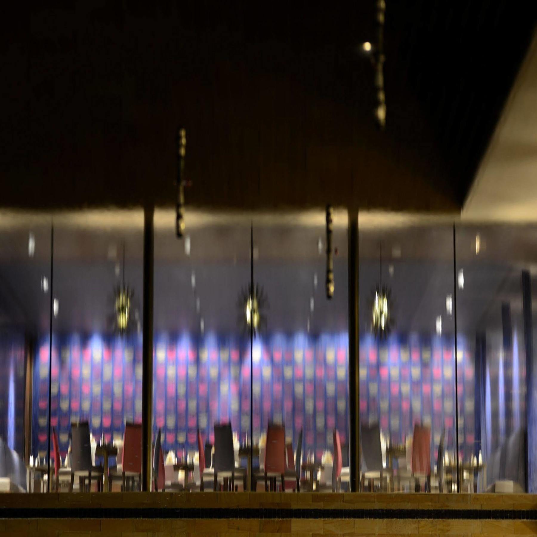 فندق ماراسا ساروفار بريميير تيروباتي المظهر الخارجي الصورة The interior of the restaurant